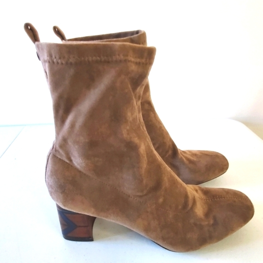 Olivia Miller Unbreak My Heart Boots Size 9 Chunky Heel Pull-on Sueded Bootie - Picture 4 of 13